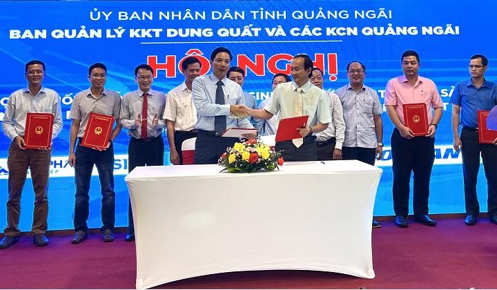 Đại diện PTSC Quảng Ngãi cùng đại diện Công ty TNHH lâm sản Bình An Phú Dung Quất ký Biên bản ghi nhớ thành công